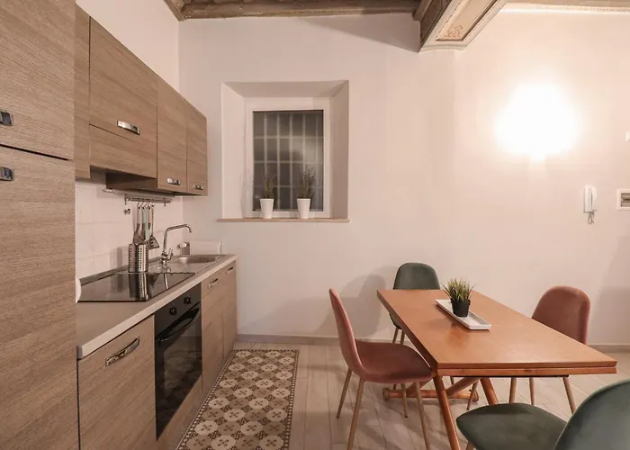 Beautiful In The Heart Of Apartment Rom